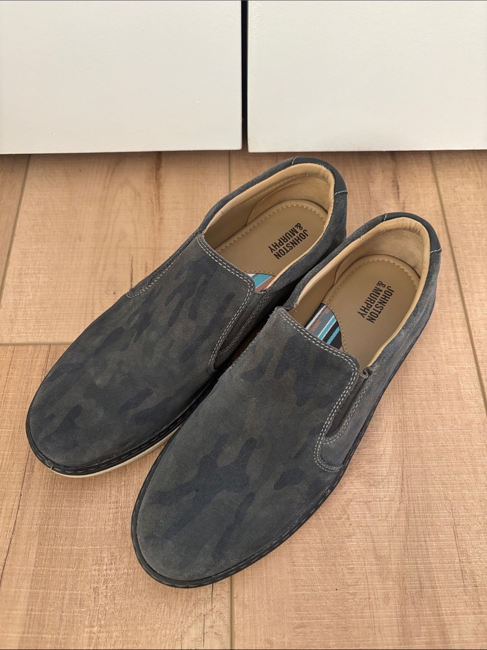Johnston & Murphy boys suede loafers 7